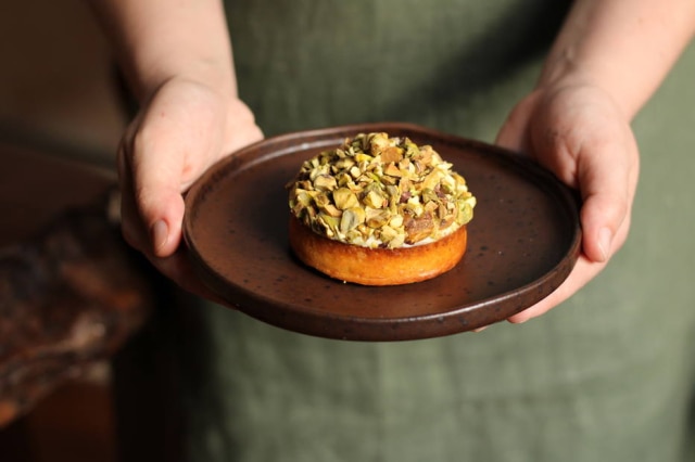 Nathalia Gonçalves Torta mousse de chocolate branco e finalizado com muito pistache crocante do Charco Café