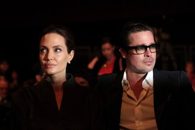 Carl Court / AFP Brad Pitt está processando a ex-mulher Angelina Jolie por vender parte do vinhedo francês onde se casaram