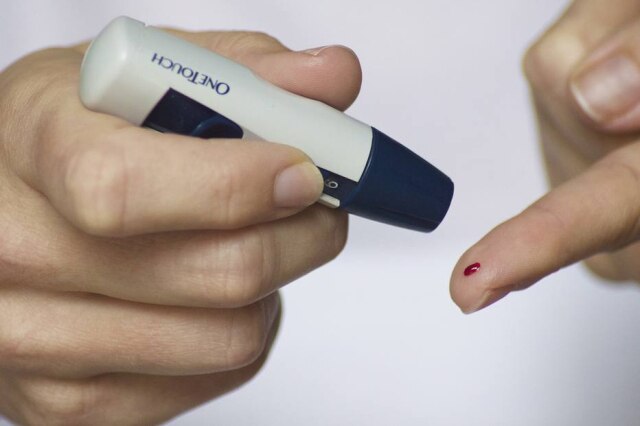 Pixabay O vírus da hepatite C bloqueia parte da ação da insulina no controle da glicose, o que aumenta as chances de se desenvolver diabete.