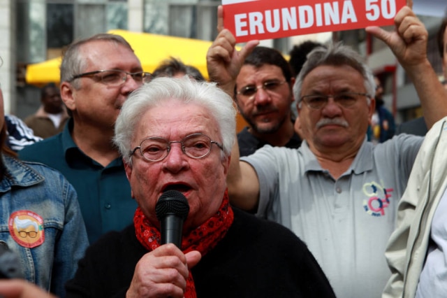 Hélvio Romero/Estadão Luiza Erundina (PSOL) e o candidato à vice Ivan Valente percorreram ruas do centro da cidade
