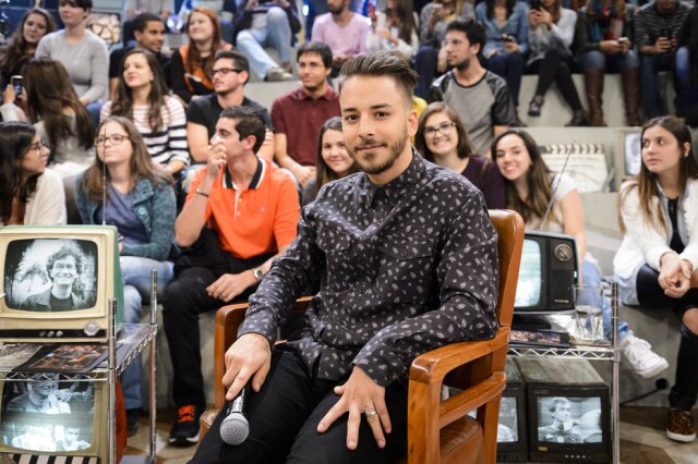 Ramón Vasconcelos/Globo Cantor discutiu com uma fã que criticou Sandy em seu perfil no Instagram.