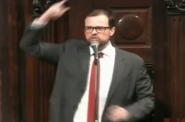 Reprodução de TV Alerj Deputado estadual André Lazaroni se confundiu ao pronunciar o nome de Bertolt Brecht
