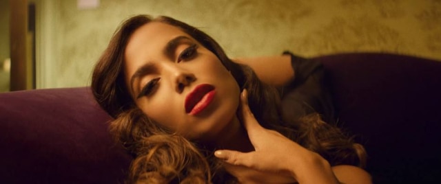 Reprodução de 'Downtown' (2017) / Anitta A cantora Anitta em 'Downtown'