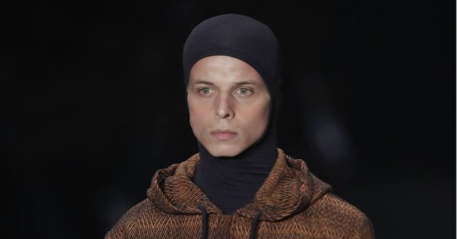 Andre Penner/ AP Tales Cotta em desfile da grife Ratier na SPFW na sexta-feira, 26