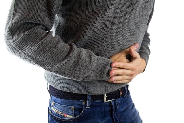 Os sintomas das doenças inflamatórias intestinais envolvem dor abdominal, perda de peso, diarreia e sangramento retal.
