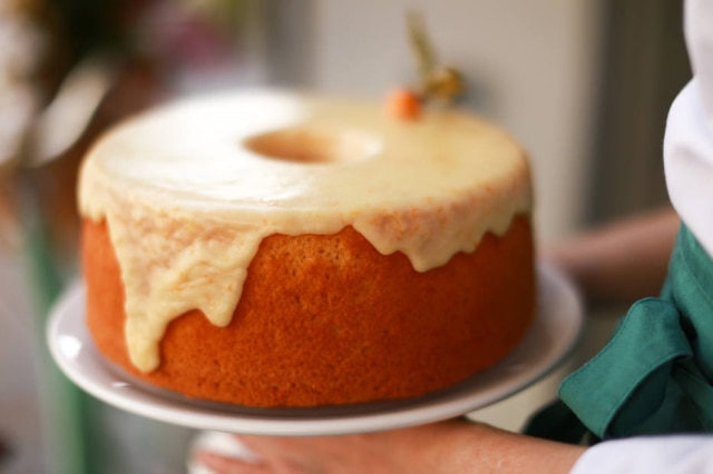 Ilana Lichtenstein Bom de ver e comer. Bolo chiffon feito com ovos orgânicos e laranja direto do produtor
