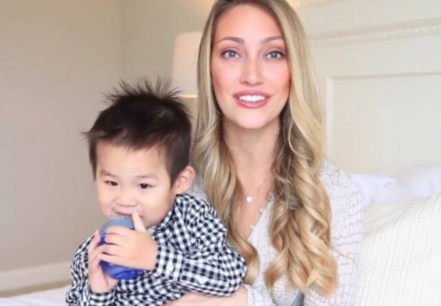 YouTube / Reprodução A youtuber Myka Stauffer falou pela primeira vez sobre a decisão de enviar o filho Huxley para outra família