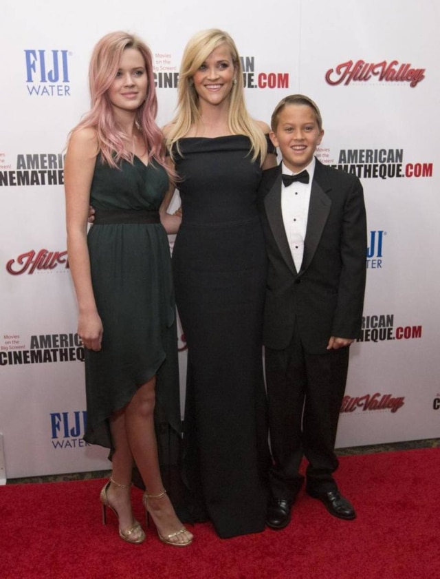 Reuters A atriz Reese Witherspoon com sua filha Ava Elizabeth Phillippe e seu filho Deacon Reese Phillippe