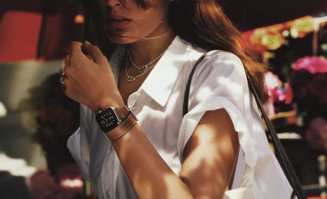 Divulgação Com o lançamento do Apple Watch e de outros smartwatches, grifes tradicionais apostam em suas versões ou em parcerias com as marcas de tecnologia, como a Hermès (foto) fez com a Apple