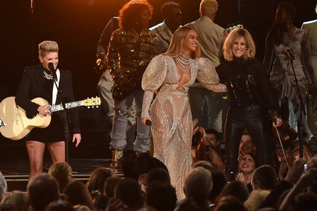 Rick Diamond/Getty Images/AFP Beyoncé no palco do "CMA Awards."