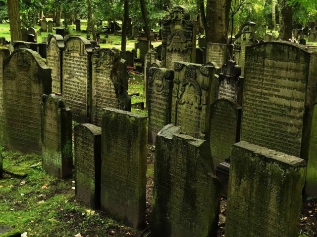 Pixabay / TueneBede Cemitério chinês oferece serviço para quem não puder comparecer ao festival de homenagens aos mortos e causa polêmica.