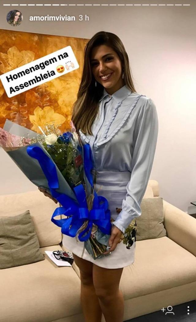 https://www.instagram.com/amorimvivian/ .