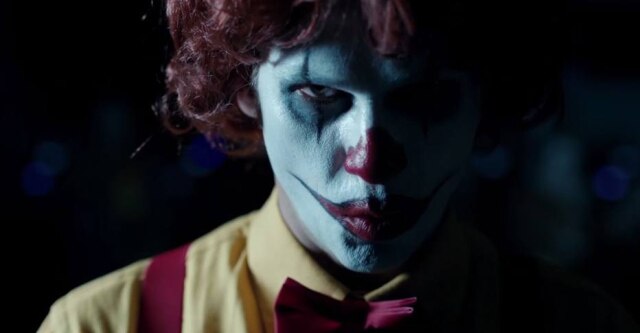 ÝouTube / @BurgerKingBR Palhaço de propaganda do Burger King: você acha parecido com Ronald McDonald?