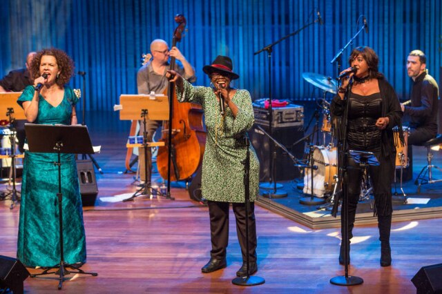 Marcos Hermes/ Estadão A mezzo-soprano austríaca Angelika Kirchschlager, a cantora de jazz americana Brenda Boykin e a de rock marroquina Mennana Ennaoui misturaram suas vozes e estilos na noite Divas, no Teatro L'Occitane