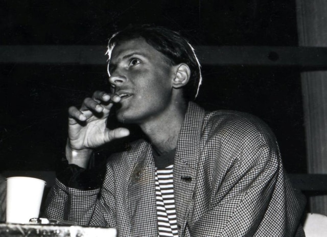 Mônica Maia / Estadão Cazuza no show de lançamento do álbum 'Ideologia' (1988), a apresentação contou com canções inéditas que se tornariam grandes sucessos do cantor, como 'O Tempo Não Para'.