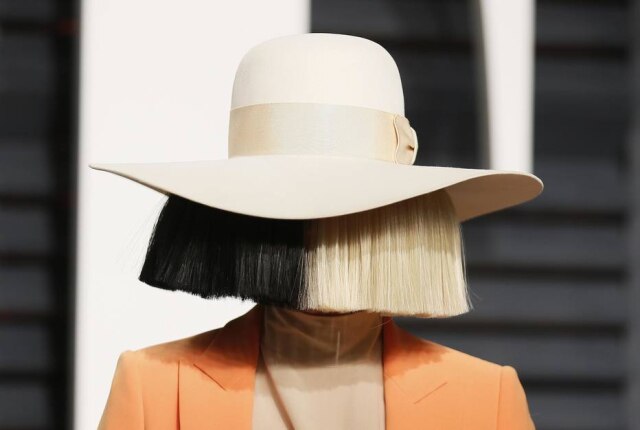Danny Moloshok / Reuters A cantora Sia.