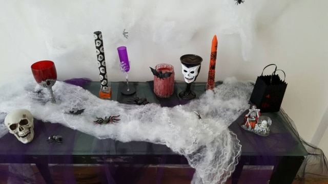 arquivo pessoal/Ana Lourenço Caveiras, caveirinhas e caveirões. A mesa pode ter o estilo que você desejar, mas a caveira nunca sai de moda quando o assunto é Halloween