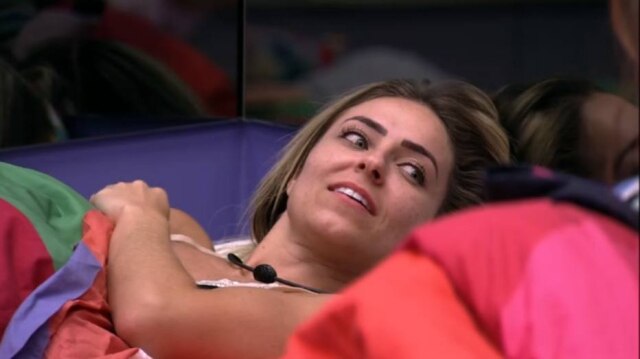 Reprodução de cena de 'Big Brother Brasil' (2019) / Globo Paula diz ter medo de divindade da Umbanda e do Candomblé, religiões de matriz africana.