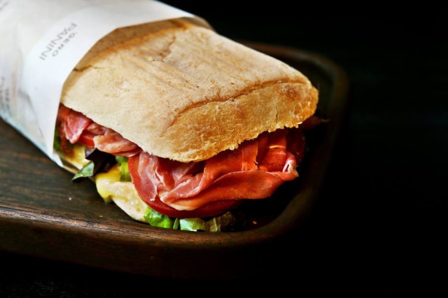 Hélvio Romero/Estadão Panini de presunto cru, brie e tomate