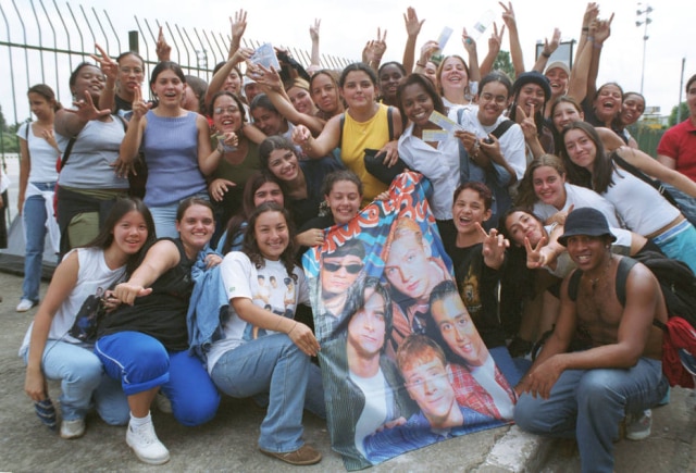 Kathia Tamanaha / Estadão Shows na fila para comprar ingressos no show dos Backstreet Boys em abril de 2001, cerca de um mês antes da realização da apresentação.