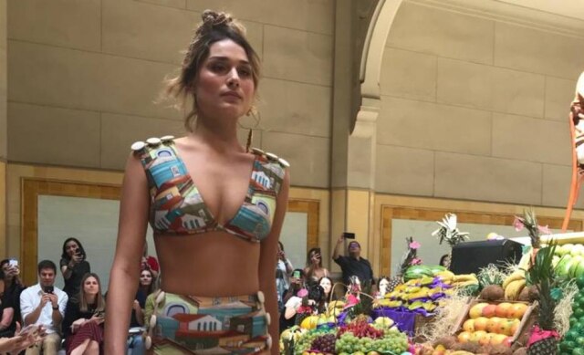 Maria Rita Alonso / Estadão Sasha Meneghel durante desfilo no Mercado Municipal de São Paulo, também conhecido como Mercadão.