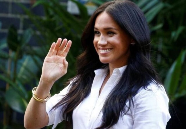 REUTERS/Henry Nicholls Meghan Markle durante lançamento de moda para caridade.
