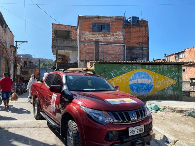 arquivo pessoal Daniel Ribeiro conseguiu que a Mitshubishi emprestasse alguns carros do Rally dos Sertões para fazer as entregas