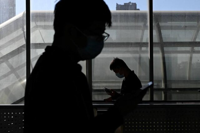 WANG ZHAO / AFP Oe menores de 18 anos só podem jogar 'Honor of Kings' uma hora por dia durante o período escolar e duas horas durante as férias.