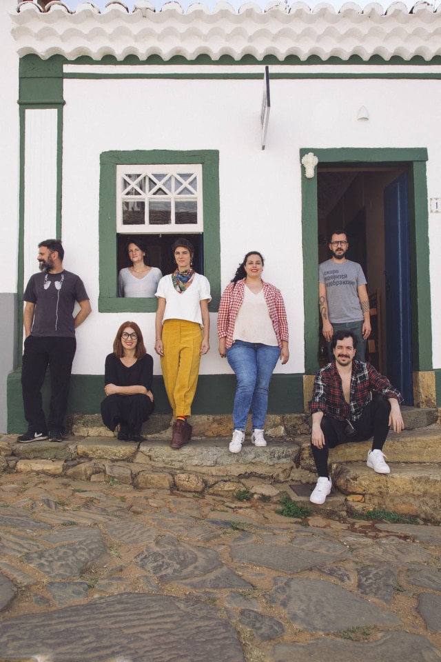 Joo Bertholini Da esq. para dir., alguns dos artistas participantes da edição: Junior, Ana Vaz, Simone Quintas(janela), Maraí Valente, Luciana Pires, Murilo Weitz e Paulo Biacchi
