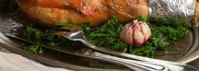 Daniel Teixeira|Estadão Receita de brócolis com couve e alho confit