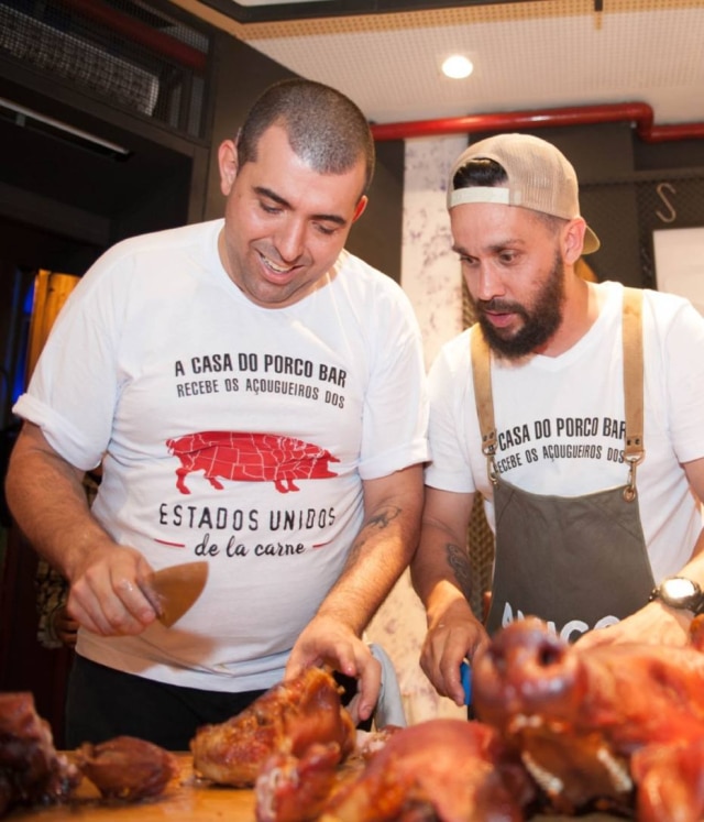 Divulgação O chef Jefferson Rueda e o açougueiro argentino Ariel Argomaniz