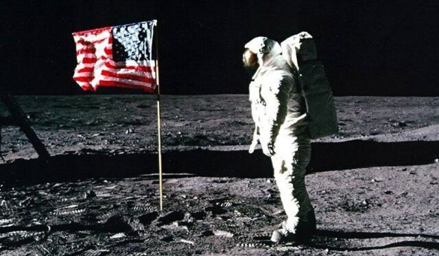 NASA Saco com podeira da Lua foi coletado na missão Apollo 11, comandada por Neil Armstrong há 48 anos
