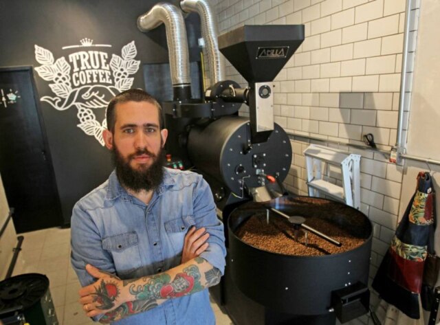 Ernesto Rodrigues|Estadão O coffee hunter e mestre de torra Ton Rodrigues, na sua True Coffee Inc.