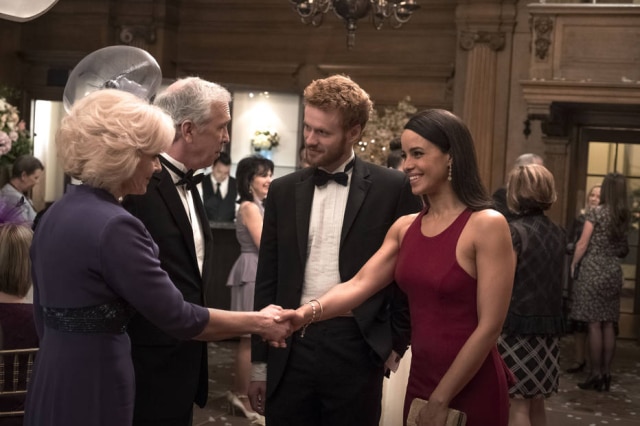 Reprodução de 'Harry e Meghan: Um Amor Real' (2018)/Lifetime Murray Fraser e Parisa Fitz-Henley interpretando o príncipe Harry e Meghan Markle