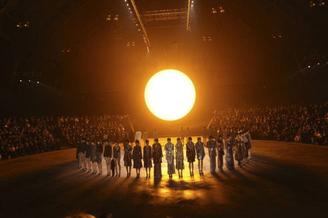 Josh Haner/The New York Times Com apresentações impactantes, como essa do inverno 2013-2015, Marc Jacobs já foi o mais importante criador da temporada norte-americama. Hoje, seus desfiles ainda são aguardados, mas ele mesmo assume ter perdido a conexão com o hoje