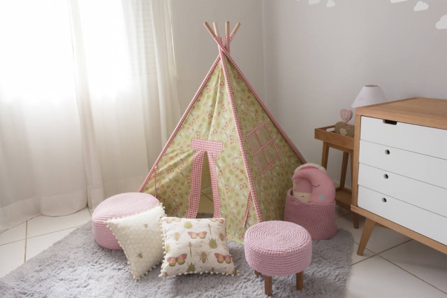 Cabaninha Chic Cabana com estampas de libélulas, borboletas e joaninhas