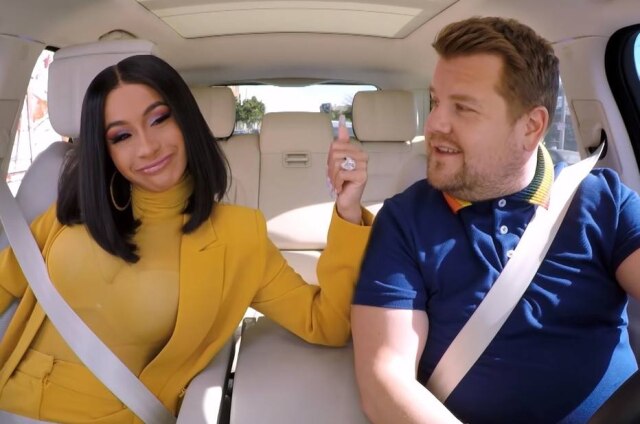 Reprodução de cena de 'TheLateLateShow' (2018) / YouTube Cardi B e James Corden no 'Carpool Karaoke'.
