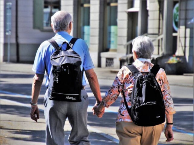 Pixabay Muitos idosos não sabem sobre todos os direitos que possuem.