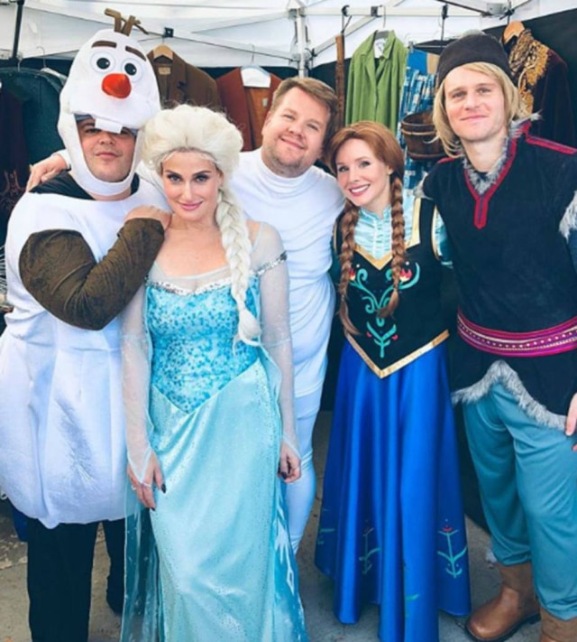 Instagram / @latelateshow Atores de Frozen se fantasariam como seus personagens e cantaram algumas músicas dos filmes