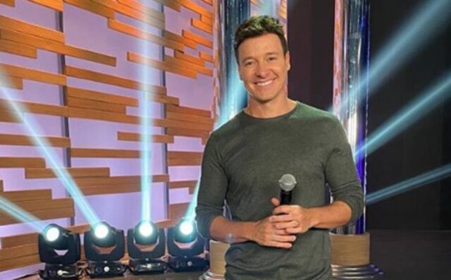 Instagram / @rodrigofaro Rodrigo Faro, apresentador na Record TV, comanda o reality show 'Canta Comiga', exibido durante a 'Hora do Faro'