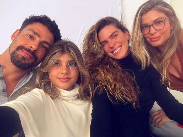 Instagram / @cauareymond Cauã Reymond, Grazi Massafera e Mariana Goldfarb acompanham ensaio de Sofia, para capa de revista.