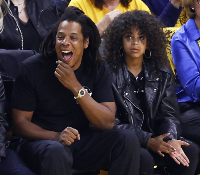 John G. Mabanglo/EFE/EPA Blue Ivy e Jay-Z foram assistir ao jogo do Boston Celtics contra o Golden State Warriors, da NBA, em São Francisco, na Califórnia.