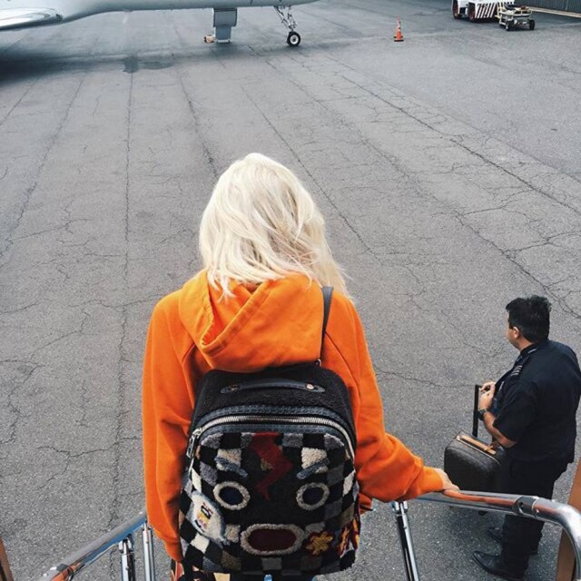 Reprodução/Instagram Kylie Jenner surgiu de cabelos platinados em Nova York