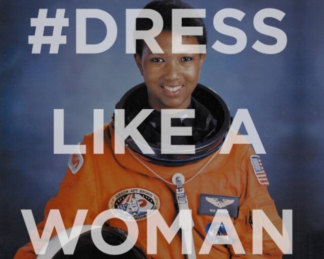 Reprodução/Twitter @KamalaHarris A médica e ex-astronauta Mae Carol Jemison teve sua foto bastante compartilhada na campanha