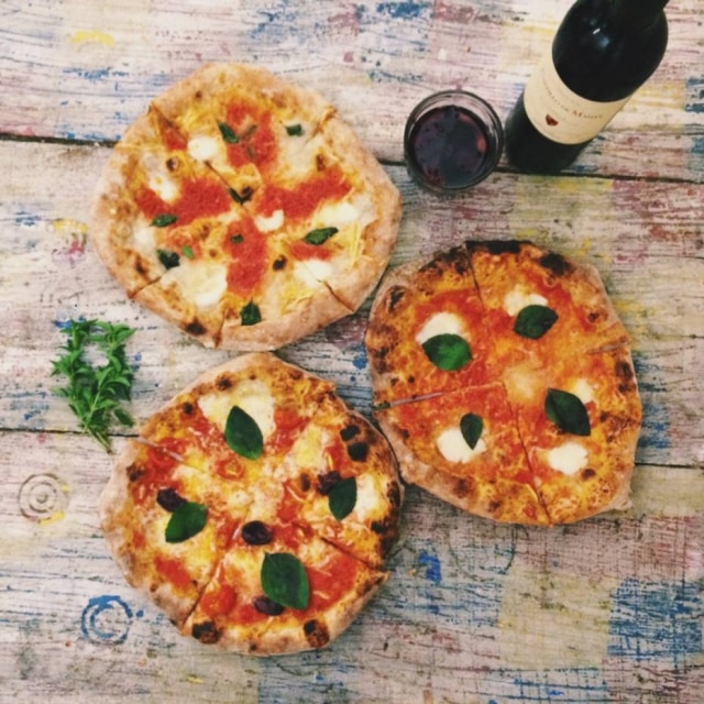 Divulgação Pizzas estilo napolitana para um