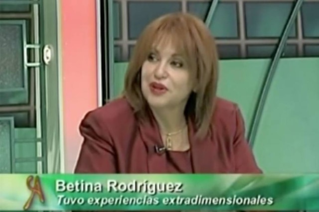 Reprodução de America TeVe (2009) Candidata ao Congresso dos EUA, Bettina Rodríguez Aguilera diz ter sido abduzida por alienígenas