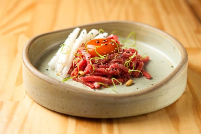 Codo Meletti|Estadão Yukhoe, steak tartare coreano do Komah.