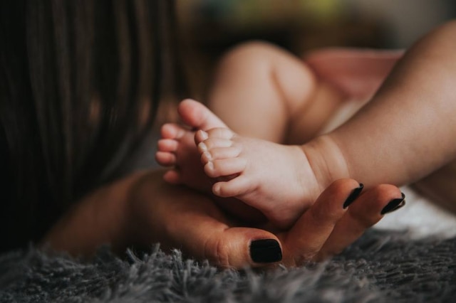 Pixabay Cantar para os bebês ajuda na conexão entre mães e filhos e desenvolve aspectos sociais e auditivos, diz estudo.