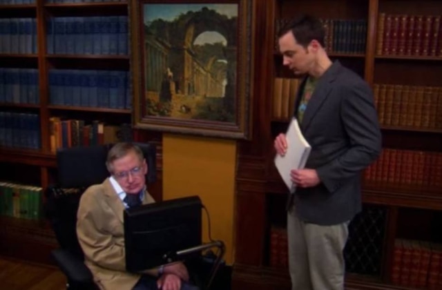 Reprodução de cena/Warner Channel Stephen Hawking participou sete vezes de 'The Big Bang Theory'.
