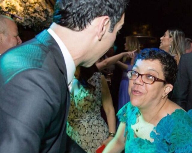 Instagram/@cesartralli César ao lado da irmã em seu casamento com Ticiane Pinheiro.